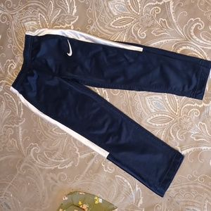 Nike joggers for toddler boy, size xs 3-4 years